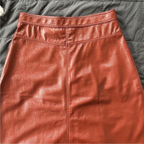 No 6 - Elizabeth Snap Front Skirt in Sienna Crinkle Patent Leather Size XS 24” - Picture 7 of 11